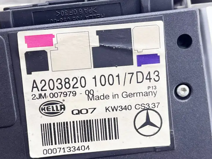 Mercedes-Benz C W203 (2000 - 2007) A2038201001 Передняя подсветка — фото 2