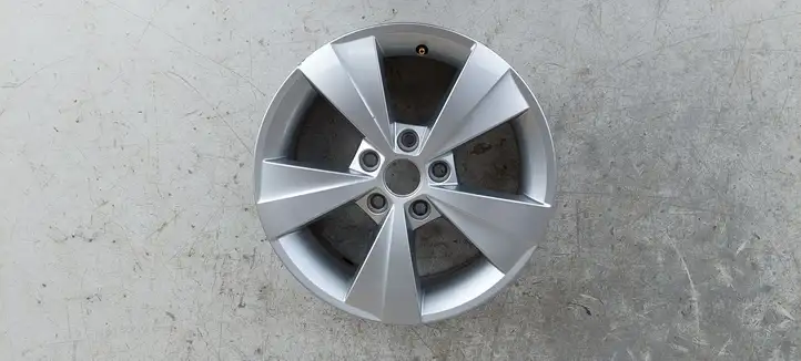 Skoda Octavia Mk4 (2019 - ) 5E0601025BE Легкосплавный колесный диск R16 — фото 1