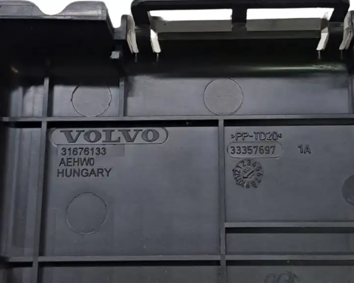 Volvo XC90 (2014 - 2019) 31676133 Крышка ящика предохранителей — фото 5