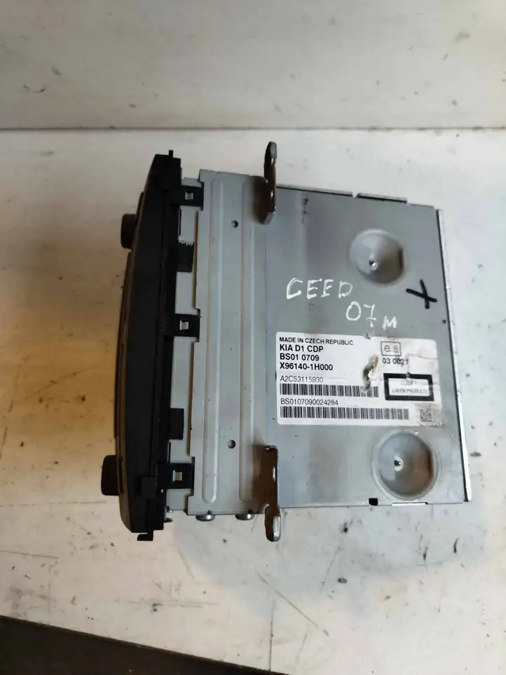 Kia Ceed (2006 - 2010) X961401H000 Магнитола / мультимедийная система — фото 2