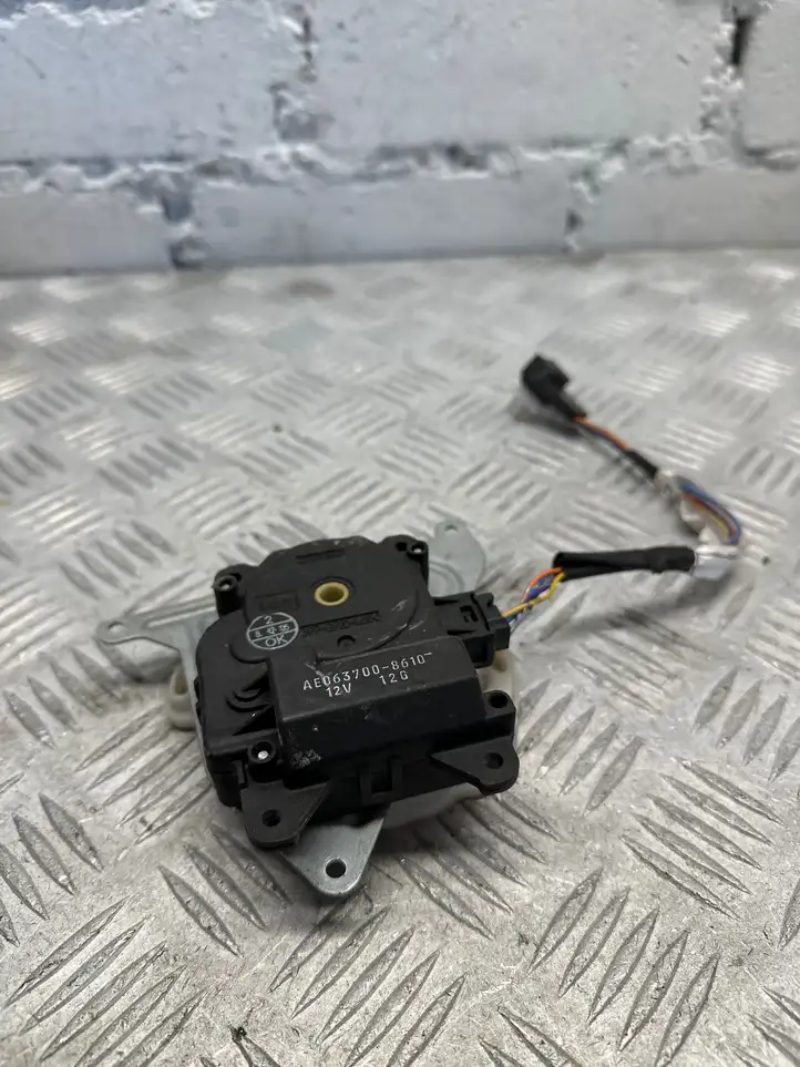 Toyota Avensis T220 (2000 - 2003)  AE0637008610 Двигатель задвижки потока воздуха