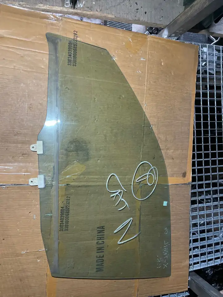 Nissan X-Trail T30 (2001 - 2007)   Основное стекло передних дверей (четырехдверного автомобиля)