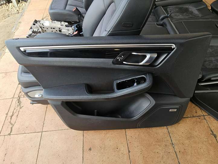 Porsche Macan (2014 - 2018)   Комплект отделки дверей
