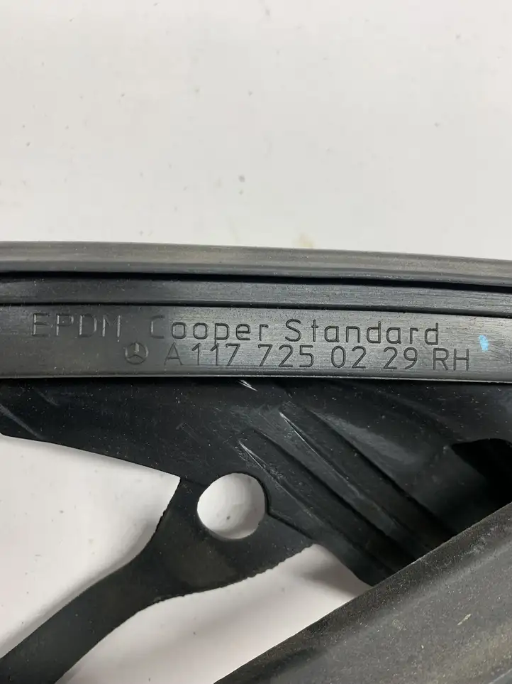 Mercedes-Benz CLA C117,X117,W117 (2013 - 2019) A1177250229 Уплотнитель передней двери (кузов) — фото 2