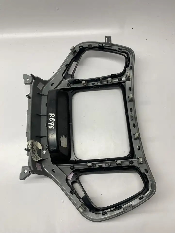 Jeep Cherokee (2013 - 2017) 1XV181SAAD Другая деталь консоли (туннеля) — фото 2