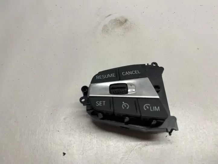 BMW 3 G20 G21 (2019 - ) E17833100 Кнопки на рулевом колесе — фото 1