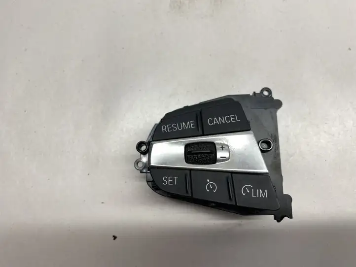 BMW 3 G20 G21 (2019 - ) E17833100 Кнопки на рулевом колесе — фото 2