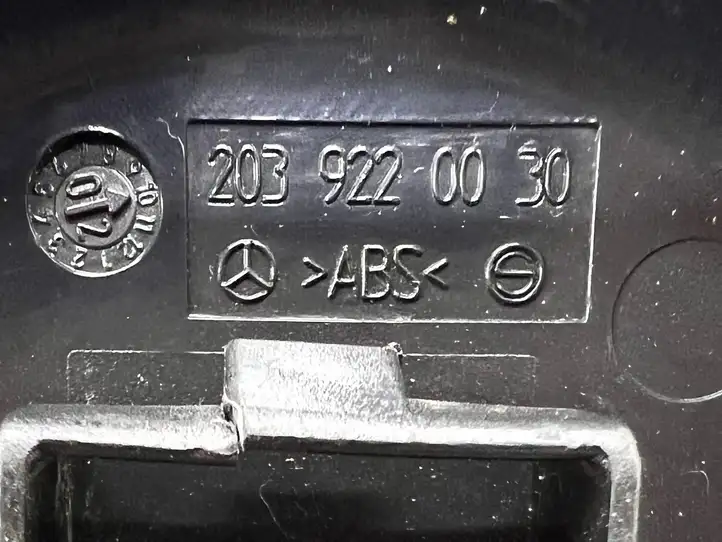 Mercedes-Benz C W203 (2000 - 2007) 2039220030 Прочие детали салона — фото 2