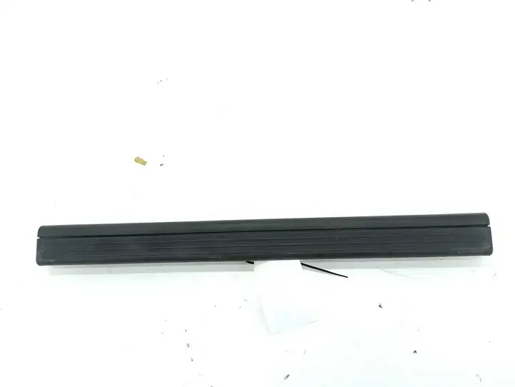 Mercedes-Benz C W204 (2007 - 2014) A2046860036 Внутренняя отделка переднего порога — фото 1