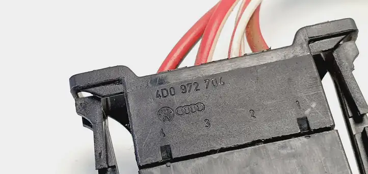 Audi A4 S4 B7 8E 8H (2004 - 2009) 4D0972704 Прочая электропроводка — фото 3