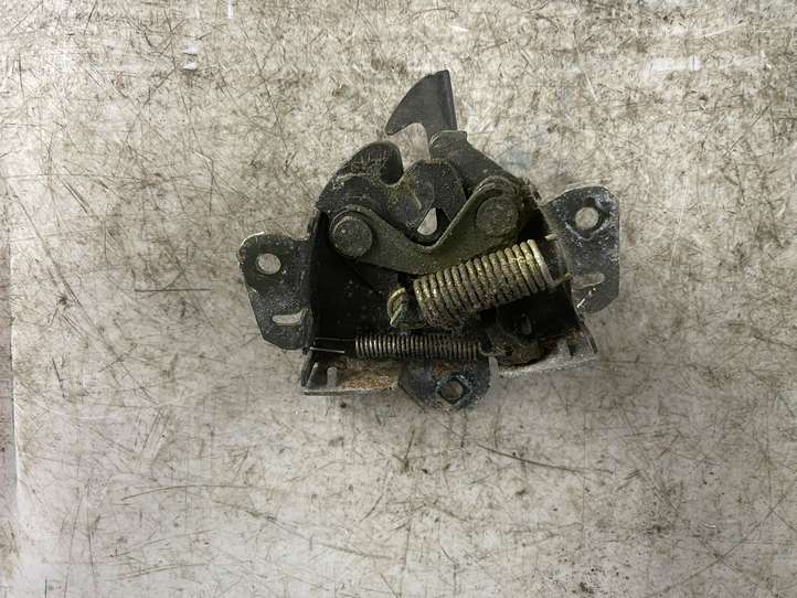Mitsubishi Grandis (2003 - 2012)   Замок капота