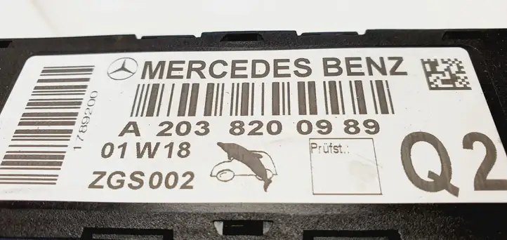 Mercedes-Benz C W203 (2000 - 2007) A2038200989 Усилитель антенны — фото 4
