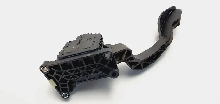 Opel Corsa D (2006 - 2010) 13305804 Педаль акселератора — фото 4
