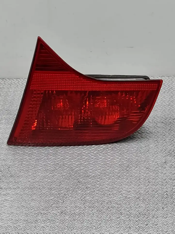 Audi A4 S4 B7 8E 8H (2004 - 2009) 8E9945094 Задний фонарь в крышке багажника — фото 1