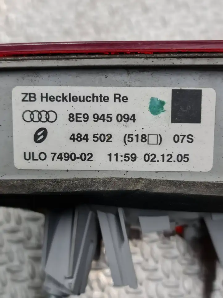 Audi A4 S4 B7 8E 8H (2004 - 2009) 8E9945094 Задний фонарь в крышке багажника — фото 5