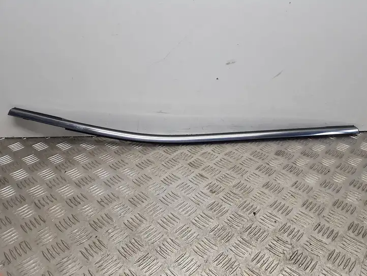 Nissan Qashqai (2013 - 2017) Накладка стекла задней двери — фото 1