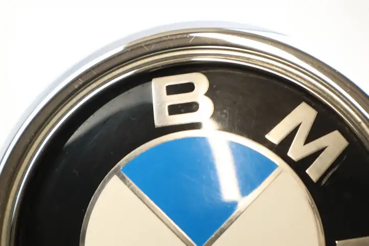 BMW X3 F25 (2010 - 2017) 7364375 Эмблема производителя — фото 4