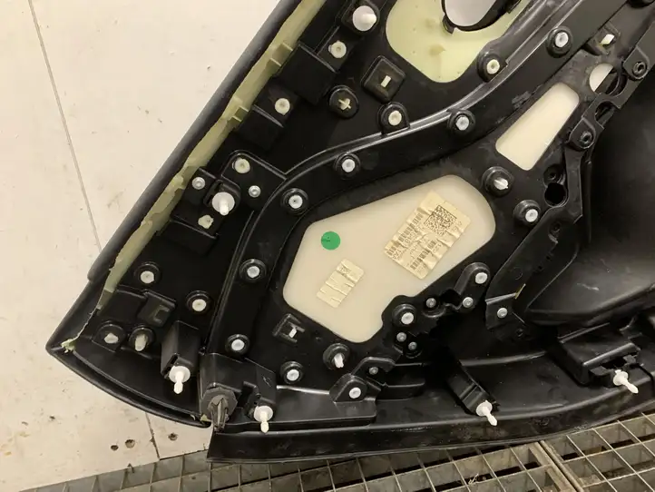 Jeep Cherokee (2013 - 2017) 5XG481L1AA Обшивка задней двери — фото 10