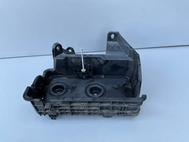 Ford F150 (2018 - 2020) jl3410723af Площадка аккумулятора — фото 1