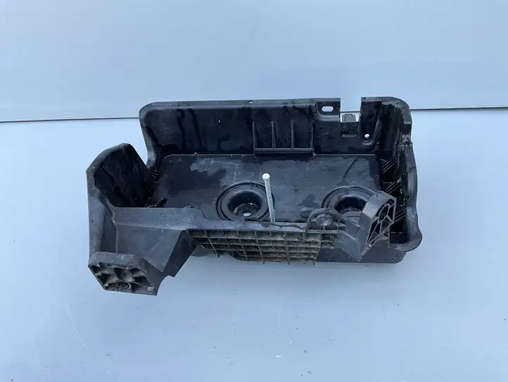 Ford F150 (2018 - 2020) jl3410723af Площадка аккумулятора — фото 2