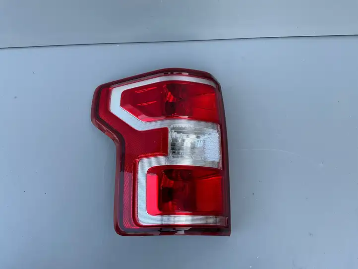Ford F150 (2018 - 2020) JL3413B505AH Задний фонарь в кузове — фото 1