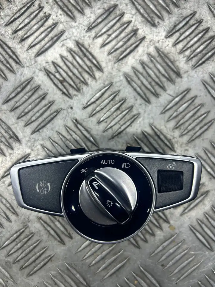 Mercedes-Benz W470 (2017 - 2020) A4709051700 Включатель фонарей — фото 1
