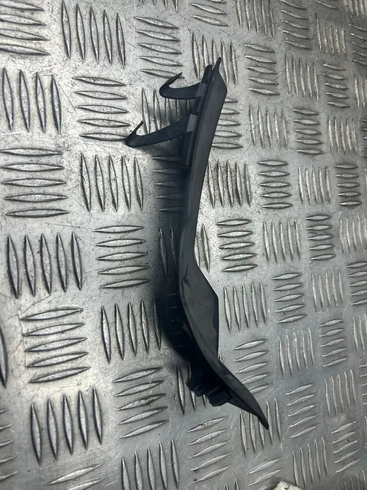 Mercedes-Benz W470 (2017 - 2020) 668945XA0A Накладка стоек лобового стекла — фото 1