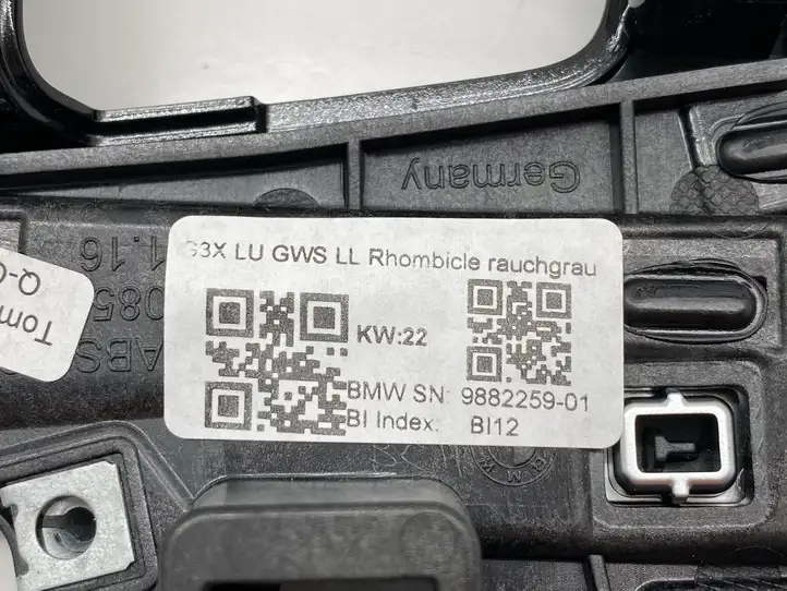 BMW 5 G30 G31 (2016 - ) 9882259 Другая деталь консоли (туннеля) — фото 2
