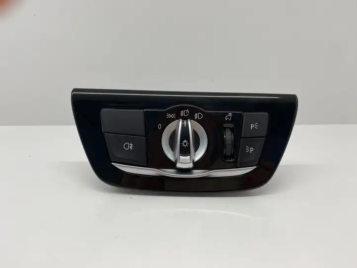 BMW 5 G30 G31 (2016 - ) 5A67871 Включатель фонарей — фото 1