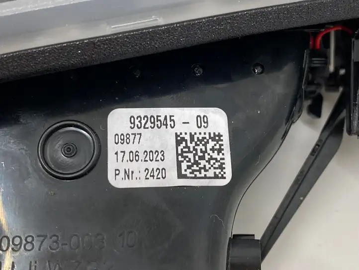 BMW 5 G30 G31 (2016 - ) 9329545 Боковой воздушный дефлектор — фото 3