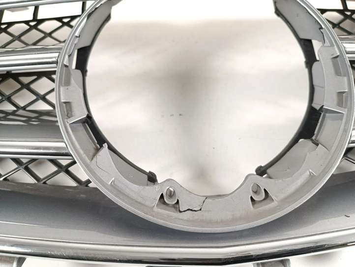 Mercedes-Benz SL R230 (2001 - 2012)  A2308800883 Передняя решётка