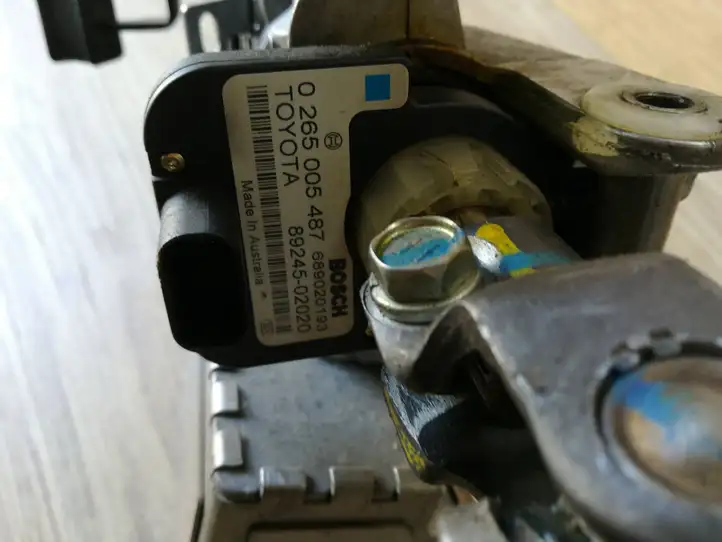 Toyota Corolla Verso AR10 (2004 - 2009) 4502089998 Блокиратор руля — фото 3