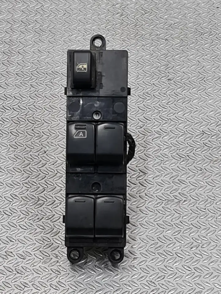 Nissan Note (E11) (2006 - 2014) 25401BH12C Кнопка стеклоподъемников — фото 1
