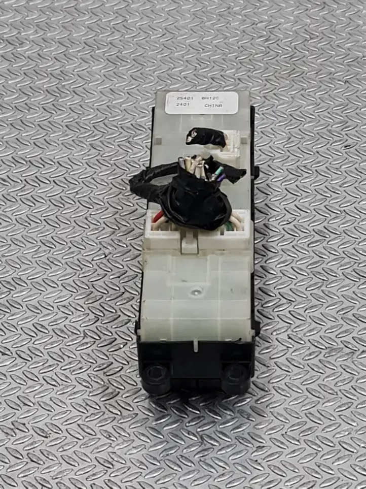 Nissan Note (E11) (2006 - 2014) 25401BH12C Кнопка стеклоподъемников — фото 3