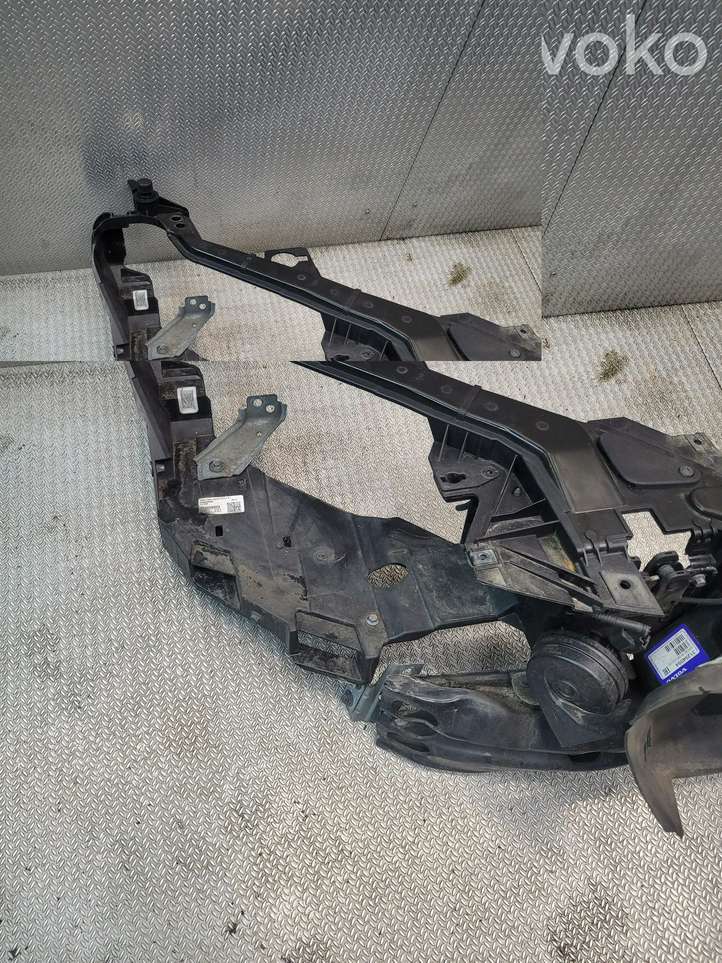 Volvo V40 (2012 - 2016)  31416490AA Панель радиаторов (телевизор)