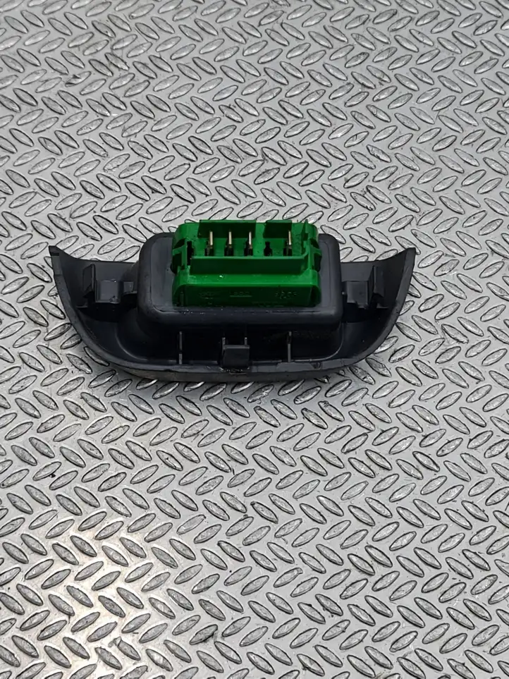 Peugeot 107 (2005 - 2008) 742320H010 Блок кнопок стеклоподъемников — фото 3