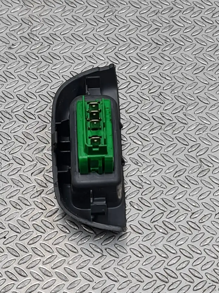 Peugeot 107 (2005 - 2008) 742320H010 Блок кнопок стеклоподъемников — фото 4