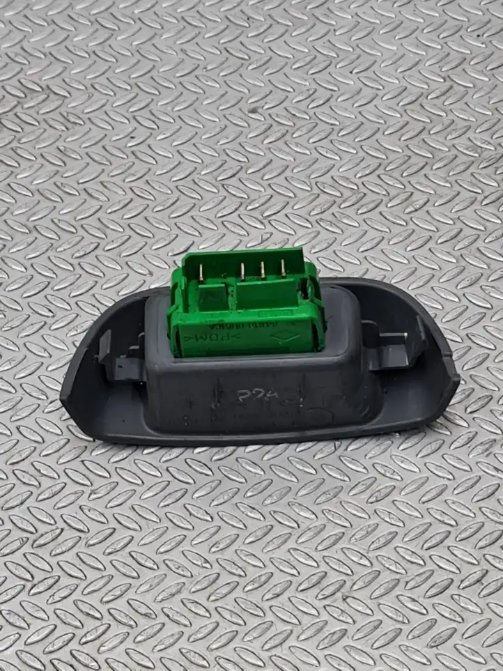 Peugeot 107 (2005 - 2008) 742320H010 Блок кнопок стеклоподъемников — фото 3