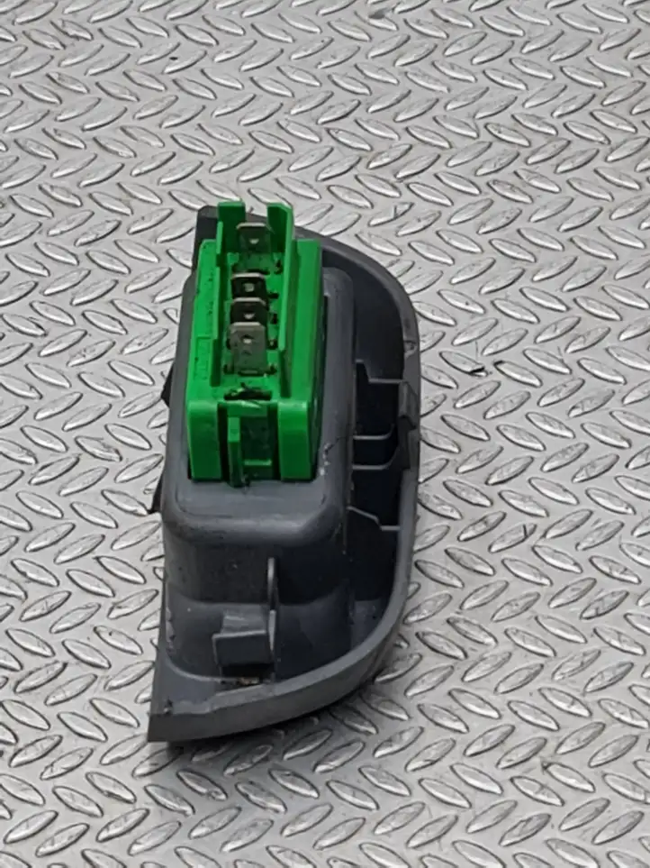 Peugeot 107 (2005 - 2008) 742320H010 Блок кнопок стеклоподъемников — фото 4