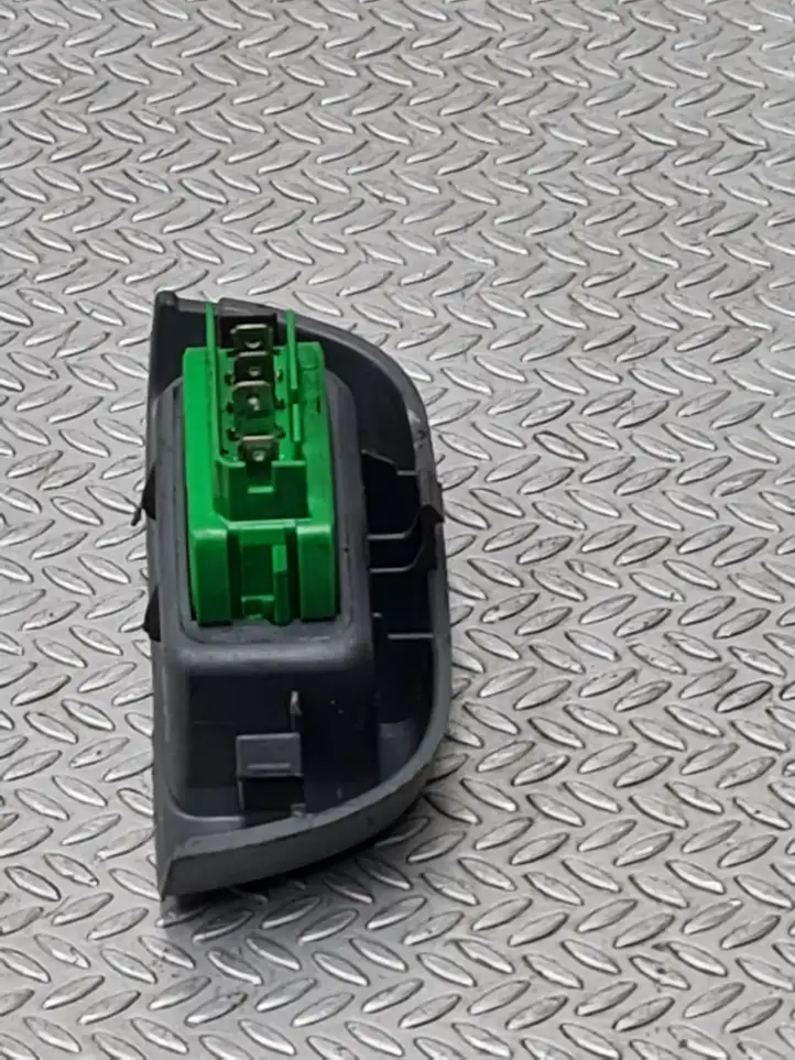 Peugeot 107 (2005 - 2008) 742310H010 Блок кнопок стеклоподъемников — фото 4