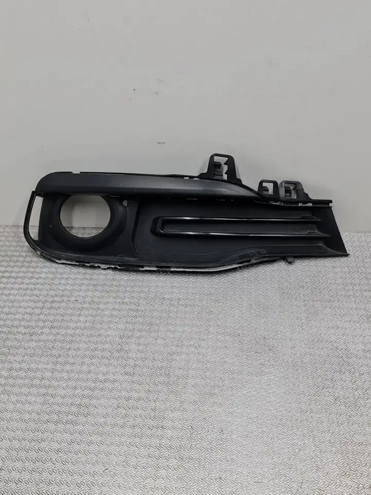 BMW 3 F30 F35 F31 (2012 - 2018) 7396858 Решетка противотуманной фары — фото 1