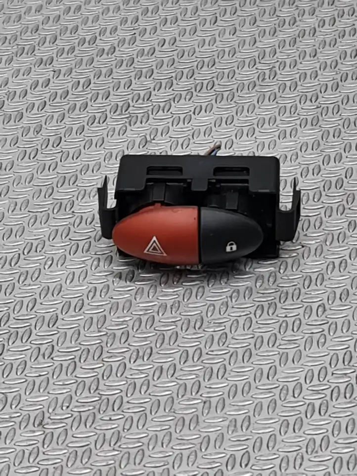 Renault Twingo II (2007 - 2014) 8200409382 Включатель аварийных фонарей — фото 1