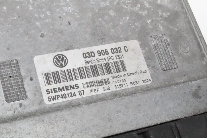 Volkswagen Polo VI (2015 - 2019) 03D906032C Блок управления двигателем (ЭБУ) — фото 2