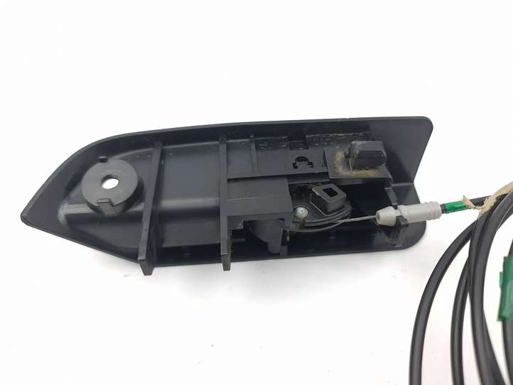 Toyota Prius (XW20) (2003 - 2009)   Ручка для открытия крышки топливного бака