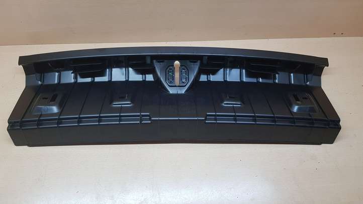 BMW 4 F32 F33 (2013 - 2017)  7284138 Отделка порога багажника