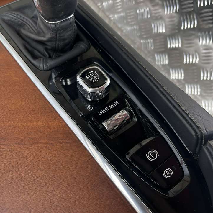 Volvo XC90 (2014 - 2019)  31469486 Центральная консоль