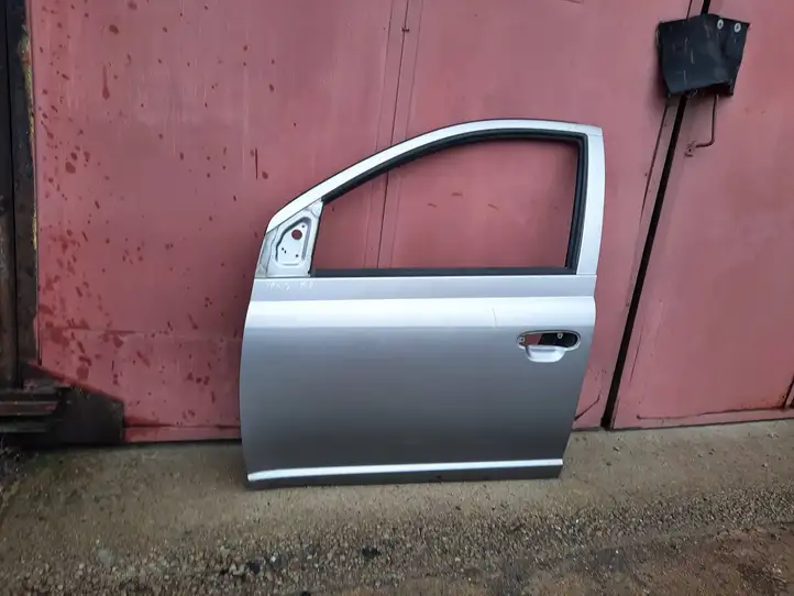 Toyota Yaris (2003 - 2005) Дверь — фото 1
