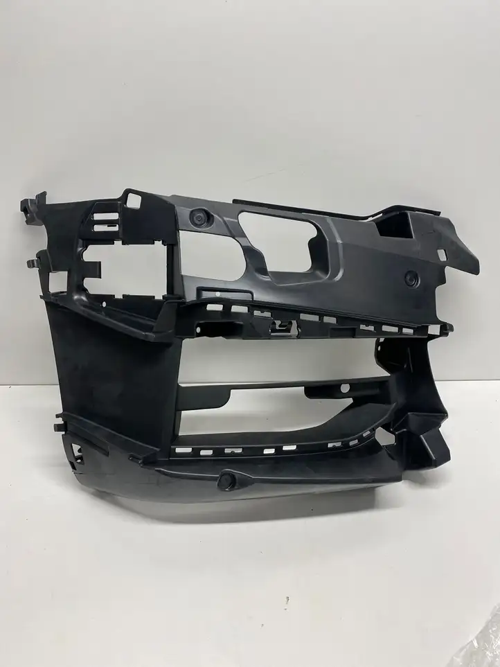 BMW 5 G30 G31 (2016 - ) 51118064968 Усилитель переднего бампера — фото 1