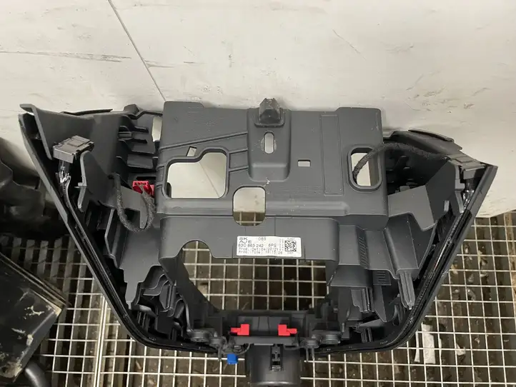 Audi Q3 F3 (2018 - ) 83C863242 Другая деталь консоли (туннеля) — фото 4