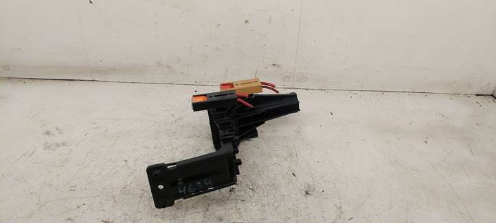 Audi A4 (2000 - 2006)  8E0937503B Блок монтирования реле
